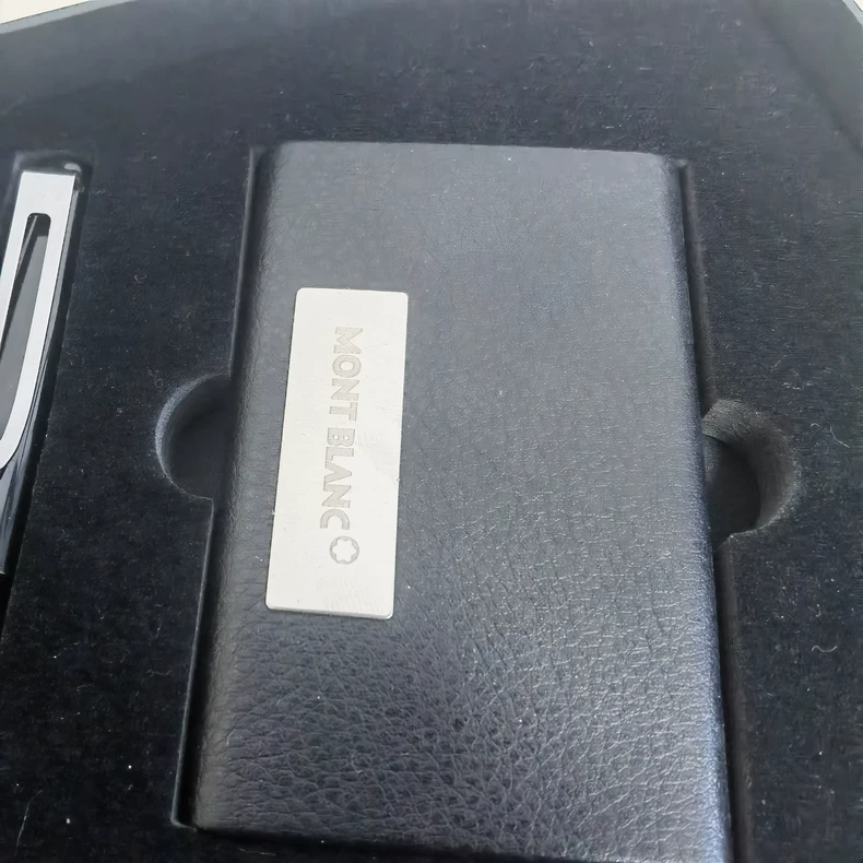 高端商务三件套闲置礼品，内含签字笔、带皮套 32G U 盘、